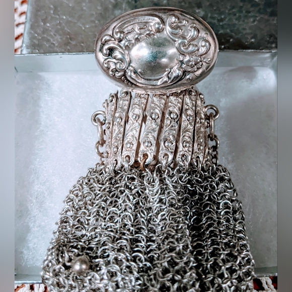 Antique 1920s Sterling Silver Chainmail Gate Top Chatelaine Coin Purse - Picture 2 of 7